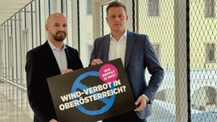 Stefan Kaineder (re.) und Severin Mayer gehen mit der ÖVP hart ins Gericht (Bild: Grüne OÖ)