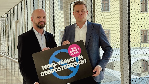Stefan Kaineder (re.) und Severin Mayer gehen mit der ÖVP hart ins Gericht (Bild: Grüne OÖ)