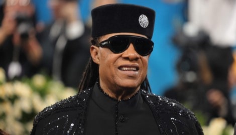 Der legendäre Stevie Wonder erst kürzlich bei der MET-Gala in New York. (Bild: AFP/SAVION WASHINGTON)