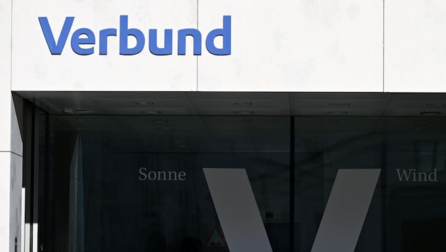 Der Verbund „bestätigt den Erhalt des Urteils und analysiert die weiteren Schritte“, so eine Stellungnahme des Unternehmens. (Bild: APA/HELMUT FOHRINGER)