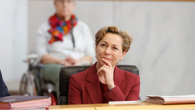 Soziallandesrätin Martina Rüscher hatte keinen besonders vergnüglichen Vormittag. (Bild: Shourot Maurice)