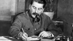 Josef Stalin (1878-1953) an seinem Schreibtisch (Bild: ullstein bild / Ullstein Bild / picturedesk.com)