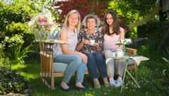 Drei Generationen vereint zum Muttertag: Patrizia Haslinger (li.) mit ihrer Mama und Tochter Hannah. (Bild: Wenzel Markus)