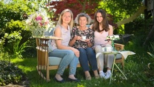 Drei Generationen vereint zum Muttertag: Patrizia Haslinger (li.) mit ihrer Mama und Tochter ...