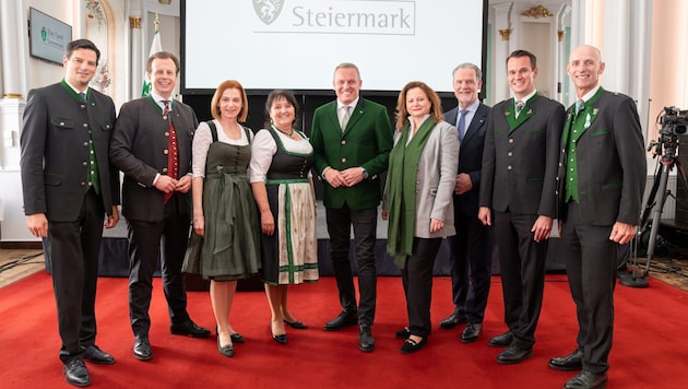 Die acht Mitglieder der steirischen Landesregierung sind ausschließlich mit deutschen Edelmarken unterwegs.  (Bild: LandSteiermark/Binder)
