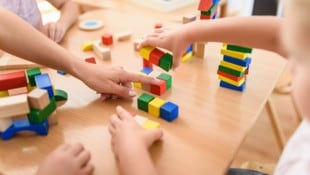 Vor den Kindern soll die Pädagogin abfällig über Eltern geredet haben. (Bild: nemanfoto@gmail.com – stock.adobe.com)