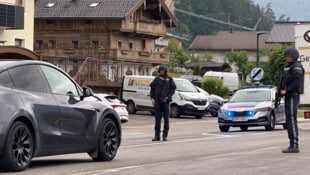 Die Polizei überprüfte am Mittwoch sämtliche Autos. (Bild: ZOOM Tirol)