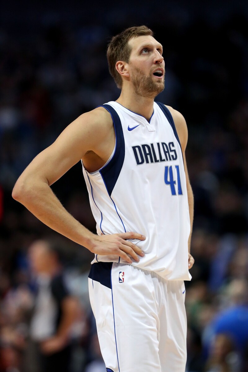 Dirk Nowitzki spielte von 1998 bis 2019 für die Dallas Mavericks. (Bild: AFP/TOM PENNINGTON)