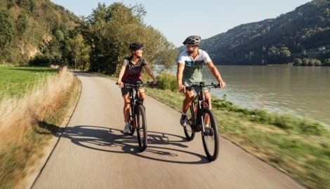 Bei Rad-Touristen ist die Region rund um Neustift und Co. auch dank des Donauradwegs bekannt – jetzt will man verstärkt auch bei Familien punkten. (Bild: WGD Donau Oberösterreich Tourismus GmbH/Studio Draussen)