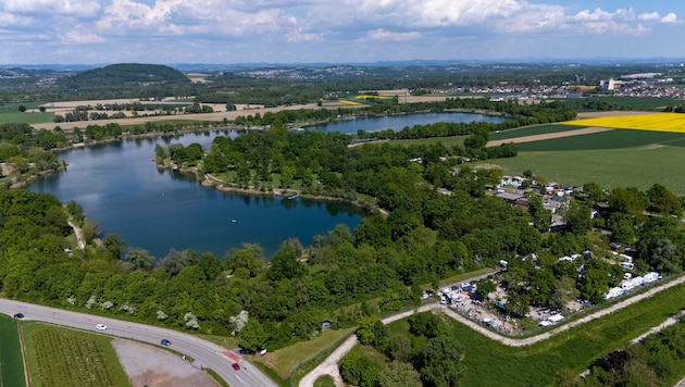 Die Naherholungsoase der Linzer: der Pichlinger See, rechts unten die Grillfläche und der Durchreiseplatz. (Bild: Kerschbaummayr Werner)