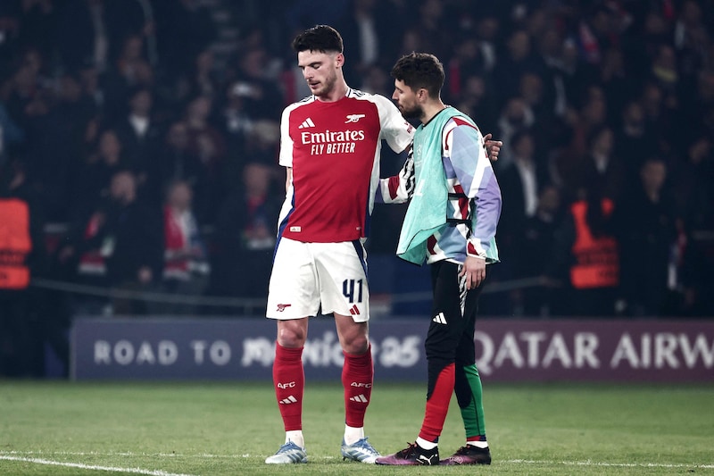 Große Enttäuschung bei Declan Rice (l.) und Co. (Bild: AFP/THIBAUD MORITZ)