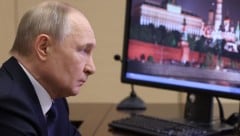 Kreml-Chef Wladimir Putin will sich in den nächsten drei Tagen voll und ganz auf die Siegesfeiern in Moskau konzentrieren. (Bild: AFP/ALEXANDER KAZAKOV)