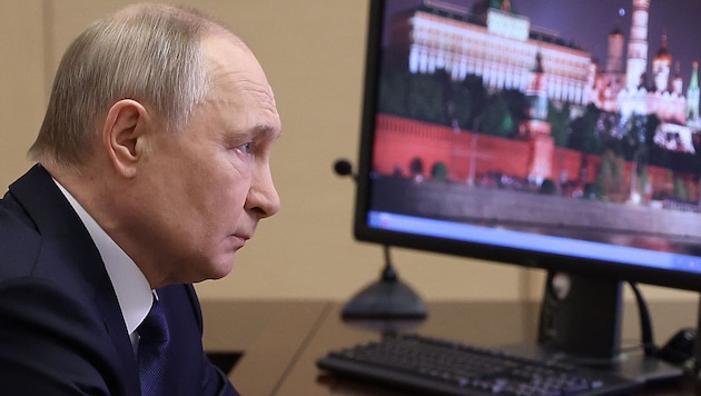 Kreml-Chef Wladimir Putin will sich in den nächsten drei Tagen voll und ganz auf die Siegesfeiern in Moskau konzentrieren. (Bild: AFP/ALEXANDER KAZAKOV)