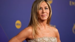 Jennifer Aniston soll, nachdem ihr Stalker mit einem Auto das Tor ihrer Villa gerammt hatte, ...