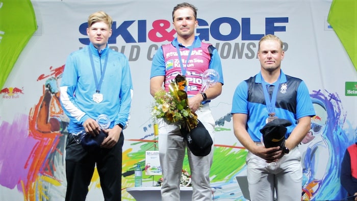2022 konnte Michael Vonbank (M.) vor Jan Knobloch (Tch/li.) und dem Salzburger Bernard Neumayer ...