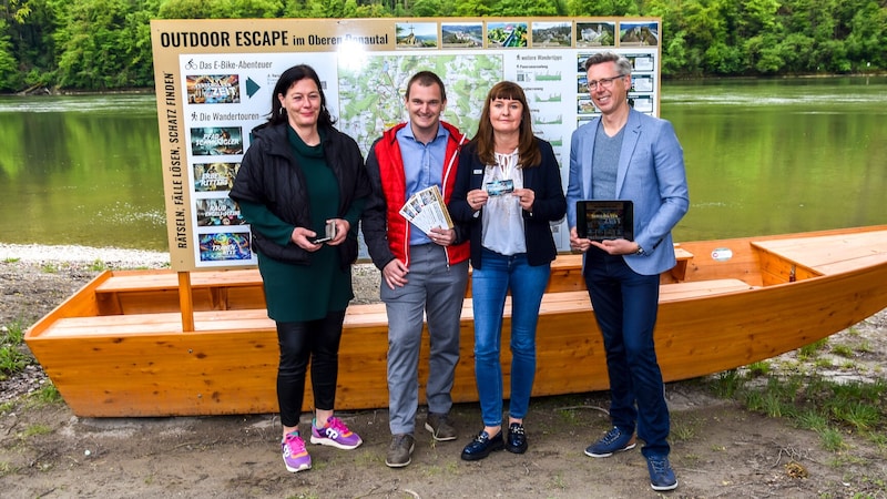 Markus Luger (2. v. l.) vom Gästeverein Neustift mit Projektpartnern bei der Präsentation der Outdoor-Escapes. (Bild: Gästeverein Neustift)