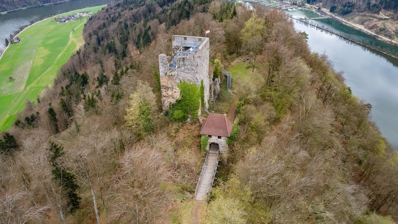 Die Burgruine Haichenbach in Hofkirchen im Mühlkreis spielt ebenfalls eine Rolle in einer der Outdoor-Escapes. (Bild: Gästeverein Neustift - infilmity)