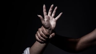 Mehr Opfer, längere Betreuung: Der Weiße Ring verzeichnet einen steigenden Hilfsbedarf. (Bild: Korneliia - stock.adobe.com)