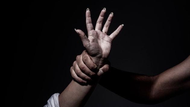 Auch jeder siebente Mann ist als Minderjähriger Opfer von sexueller Gewalt geworden – mit verheerenden gesundheitlichen Folgen für Männer sowie Frauen. (Bild: Korneliia - stock.adobe.com)