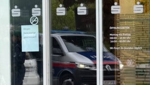 Am Mittwochabend wurde in Fügen eine Bank überfallen. (Bild: ZOOM Tirol)