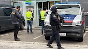 Nach dem Raub war ein Großaufgebot der Polizei vor Ort.