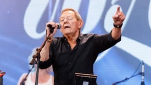 Die Fans dürfen aufatmen: Nachdem Wolfgang Ambros aus dem Spital entlassen wurde, finden die Konzerte am Freitag und Samstag wie geplant statt. (Bild: APA/FLORIAN WIESER)