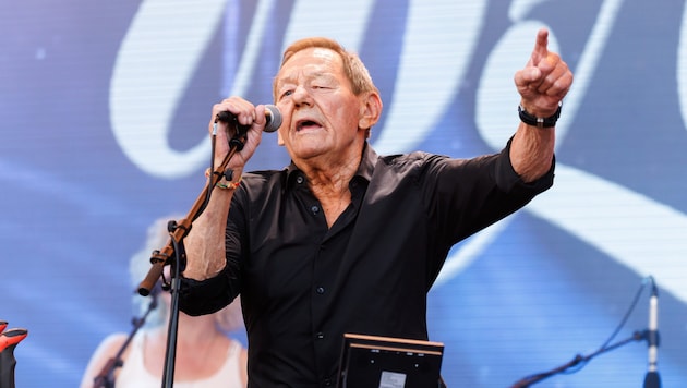 Die Fans dürfen aufatmen: Nachdem Wolfgang Ambros aus dem Spital entlassen wurde, finden die Konzerte am Freitag und Samstag wie geplant statt. (Bild: APA/FLORIAN WIESER)