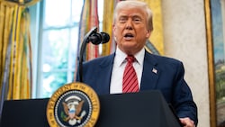 US-Präsident Donald Trump betonte, dass große Fortschritte gemacht worden seien, nannte aber inhaltlich keine Details.  (Bild: EPA/SAMUEL CORUM / POOL)