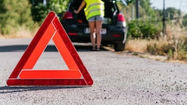 Nicht in allen europäischen Ländern gelten die gleichen Regeln, was die Grundausstattung für Fahrzeuge betrifft. (Bild: Jorge - stock.adobe.com)