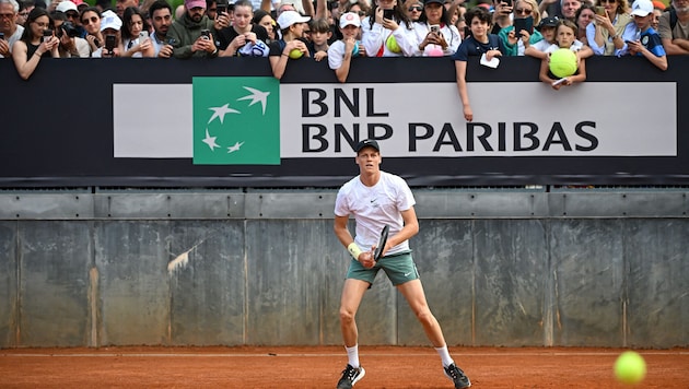 Jannik Sinner kehrt in Rom zurück auf die große Tennisbühne. (Bild: AFP/PIERO CRUCIATTI)