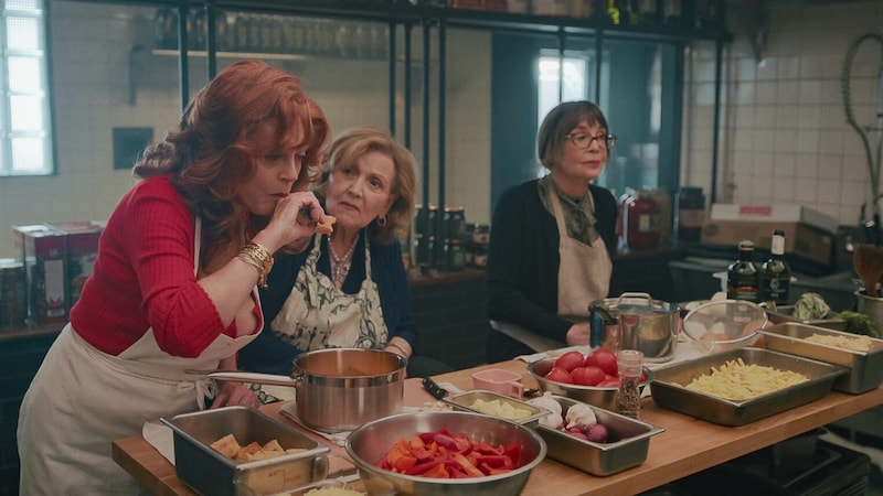 Gia (Susan Sarandon), Antonella (Brenda Vaccaro) und Teresa (Talia Shire) (v.li.) kochen groß auf. (Bild: Netflix)