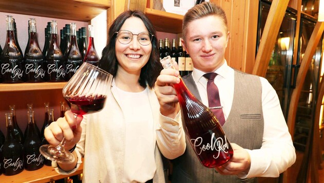 Julian Dopler verkostet mit Freundin Julia seinen „Cool Red“.