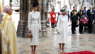 Prinzessin Kate und Königin Camilla beim Grab des unbekannten Soldaten, der für alle gefallenen ...