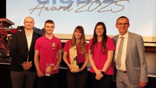 Prämierung zur österreichweit besten GEschäftsidee beim digBiz-Award 2025: Betreuungslehrer ...