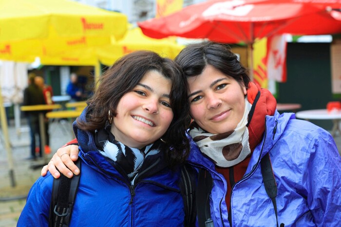 Flaminia und Flavia aus Italien sind Bierfans.