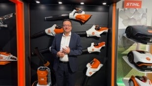 Geschäftsführer Jan Grigor Schubert im Schauraum von Stihl Tirol. (Bild: Manuel Schwaiger)