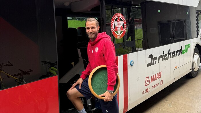 Schon am Donnerstag ging es für Daniel Maderner und Co. mit dem Bus nach Altach.