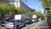 Staus, wie hier auf dem Ring, und Parkplatzsuche – ein Umstieg auf Öffis ist dennoch nicht für ...