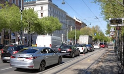 Staus, wie hier auf dem Ring, und Parkplatzsuche – ein Umstieg auf Öffis ist dennoch nicht für ...