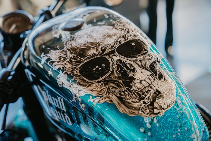 Der Totenkopf mit dem Schriftzug „Skull liquid“ als Wiedererkennungsmerkmal.
