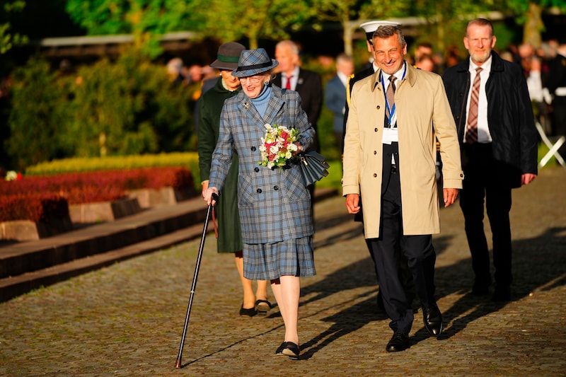 Königin Margrethe nutzt seit einiger Zeit einen Gehstock und hat das Rauchen aufgegeben. (Bild: EPA/IDA MARIE ODGAARD)