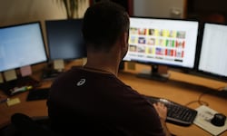45-Jähriger überwies ein Vermögen an vermeintliche Ermittler, die ihn unter Druck setzten ...