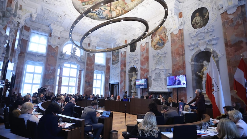 Die Bausperren über 78 Grundstücke von 26 Eigentümern in Innsbruck im Ausmaß von rund 100.000 Quadratmeter waren Thema einer emotionalen Landtagssitzung. (Bild: Birbaumer Christof)
