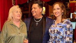 Jubilar Tony Wegas mit Mama Hilde und Tochter Lena.