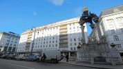 Der Verein hat Personalkosten von 2,45 Millionen Euro und betreibt drei Büros in bester Lage in ...