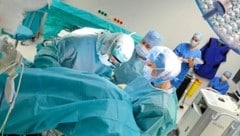 Lange Wartezeiten auf Operationen zermürben viele Patienten.