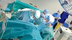 Lange Wartezeiten auf Operationen zermürben viele Patienten.