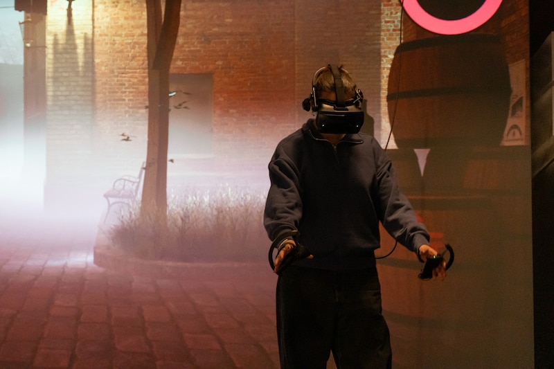 Es werden auch mehrere VR-Brillen eingesetzt (Bild: AK OÖ/ @Julia Ludwig)