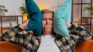 Die Bewohner würden sich am liebsten die Ohren zuhalten. (Symbolfoto) (Bild: Andrii Iemelianenko - stock.adobe.com)