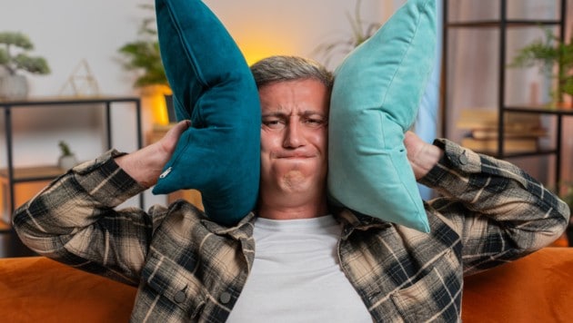 Die Bewohner würden sich am liebsten die Ohren zuhalten. (Symbolfoto) (Bild: Andrii Iemelianenko - stock.adobe.com)